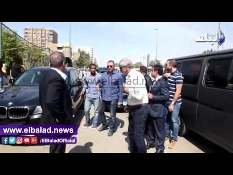 صدى البلد | الخطيب يستقبل مشيعى جثمان شقيقته ويقدم لهم الشكر