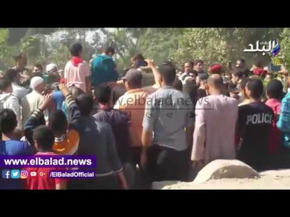 صدى البلد | أهالي دكرنس يشيعون جثمان شهيد سيناء وسط هتافات ضد الارهاب..