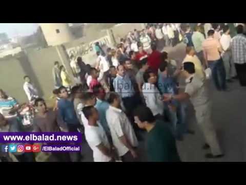 صدى البلد | الأهالي يقطعون طريق الزقازيق - القاهرة للمطالبة بإنشاء كوبري مشاة