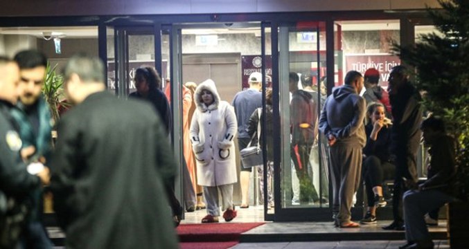 İstanbul'daki Otelde Sabaha Karşı Korkutan Yangın: 150 Kişi Tedbir Amaçlı Tahliye Edildi