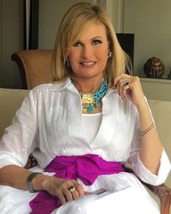 غناء ورقص في عيد ميلاد يسرا