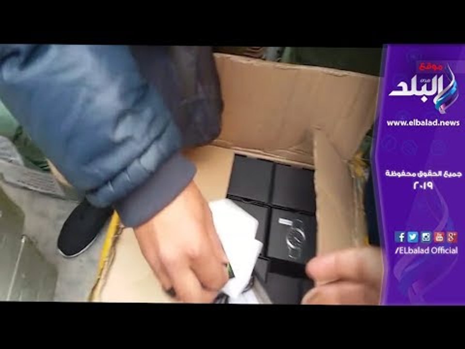 صدى البلد | احباط تهريب 500 ساعة يد مزودة بكامي...