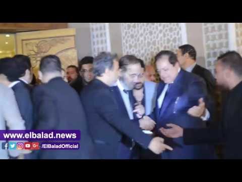 صدى البلد | أبو العينين يقدم واجب العزاء في وفاة محمود عبد العزيز