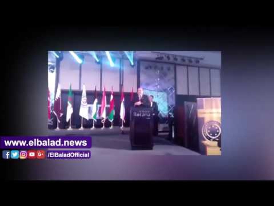 محافظ مطروح يهدي جائزة النسر العربي للقيادات المتميزة عربيا للرئيس السيسي خلال تكريمة بالامارات