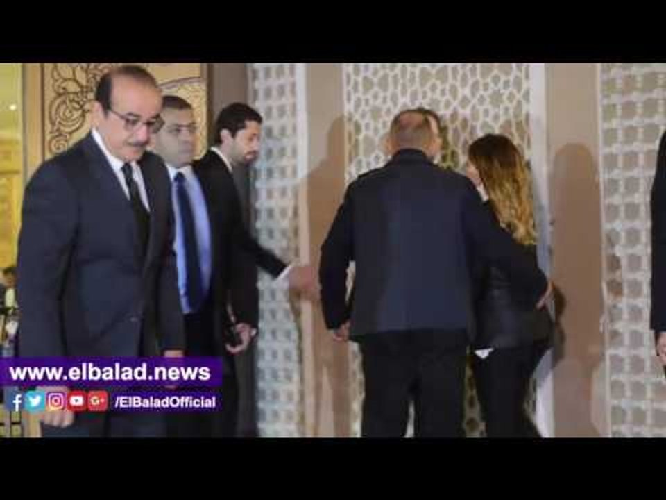 صدى البلد |  أحمد السقا وزوجته مها الصغير يظهران لأول مرة فى عزاء الساحر