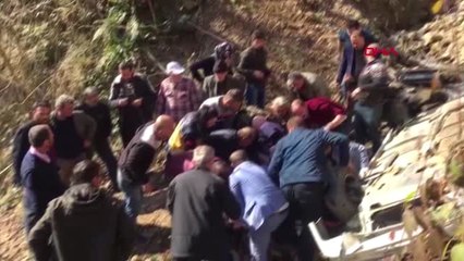 Rize Otomobil Dereye Uçtu, Sürücü Ağır Yaralandı