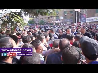 صدى البلد | الملسمين والأقباط  بشارع رمسيس : "مسلم ومسيحي يد واحدة"