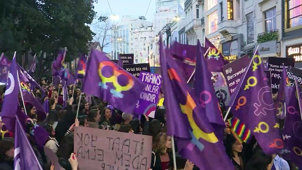 Polizei stoppt Demo zum Frauentag in Istanbul