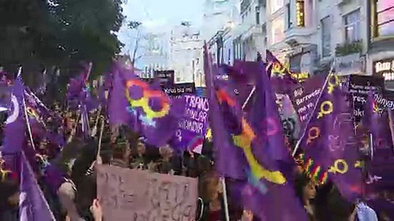 Polizei stoppt Demo zum Frauentag in Istanbul