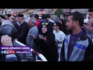 صدى البلد | مواطنة تدافاع عن الرئيس السيسي : "ربنا يحميه - هيعمل أيه أكتر من كده "