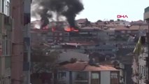 İstanbul- Güngörende İki Binanın Çatısı Alev Alev Yandı