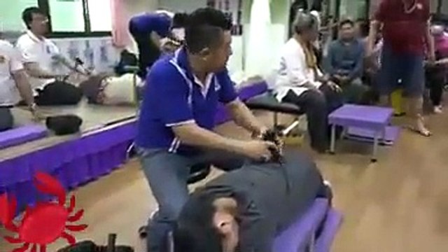 Une méthode inhabituelle pour soigner les articulations : à coups de marteau !