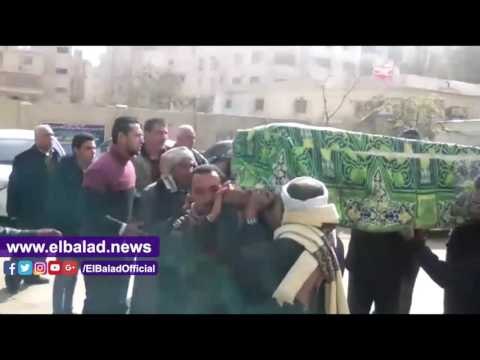 صدى البلد |وصول جثمان والده الفنان احمد عزمي بمسجد خالد بن الوليد