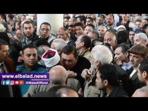 صدى البلد | انهيار معتز الدمرداش أثناء تشييع جنازة ماما نونه