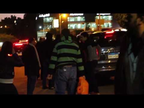 صدى البلد | أشرف زكى ووفاء عامر وبوسى شلبى فى جنازة زوج نجلة فيفى عبده