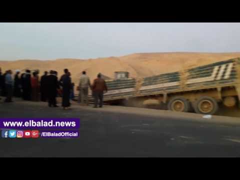 صدى البلد | انقلاب سيارة فوسفات على شريط السكة الحديد بالأقصر