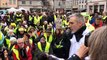 Besançon :  discours du neurochirurgien Laurent Thines avant la manifestation des gilets jaunes