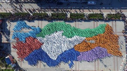 3 bin 500 kadın, Türkiye haritası oluşturup erik dalı oynadı