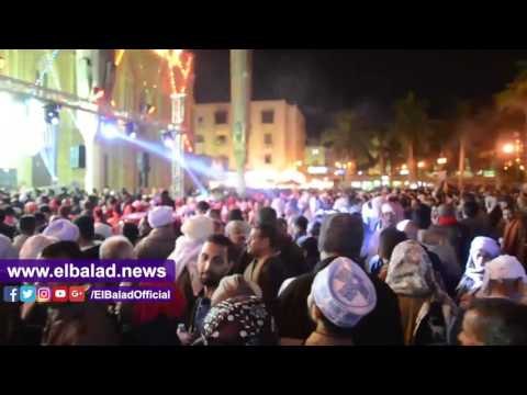 صدى البلد | الباعة الجائلون يفترشون ساحة مسجد الإمام الحسين