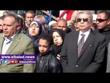 صدى البلد | الطفل أحمد يشيع والده شهيد الارهاب بالفيوم فى الجنازة العسكرية