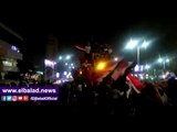 صدى البلد |  جيش من المصريين يحتفل بفوز المنتخب على سيارة 