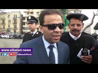 صدى البلد | الشرطة توزع الهدايا والشوكولاتة على المواطنين بميدان التحرير