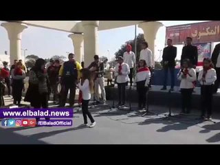 صدى البلد | ازدحام المواطنين أمام عرض " ماما نونا " للطفلة حنين