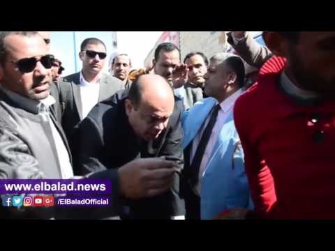صدى البلد | أبو زيد يبحث مشاكل المواطنين خلال جولته بشارع الثانوية العسكرية بمطروح