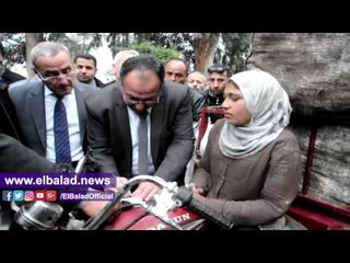 صدى البلد | محافظ القليوبية لطفلة تجمع القمامة لمساعدة أسرتها:"إنتي بألف رجل"