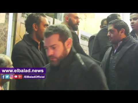 صدى البلد | عمرو يوسف وحسام حبيب ومحمد لطفي في عزاء والد أمير كرارة