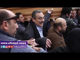 صدى البلد |انهيار ابنة صلاح رشوان فى جنازة والدها