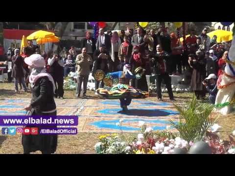 صدى البلد | محافظ الجيزة يكرم أصغر طفل يلعب بالتنورة