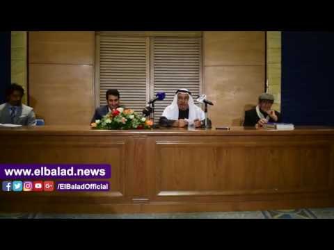 صدى البلد | سفير الكويت يكرم طفلة ضمن المشاركين بمعرض الفن التشكيلي المصري الكويتي