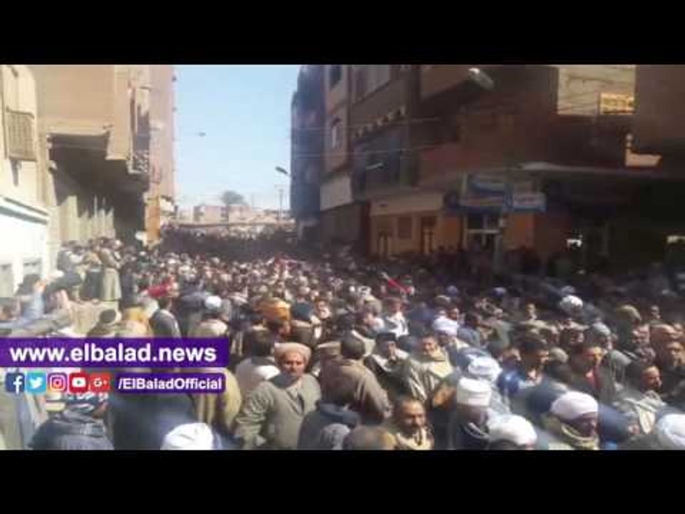 صدى البلد | الآلاف بسوهاج يشيعون جثمان المجند محمد شهيد التفجير الإرهابي بجبل الحلال بشمال سيناء