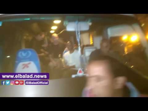 صدى البلد | مديرة المتحف المصري تهدي «سميث» نموذجا لحامية مقصورة توت عنخ أمون