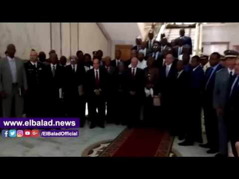 صدى البلد | «العصار» يلتقط صورة تذكارية مع السف...