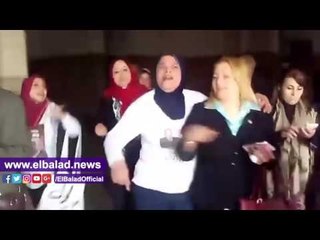 صدى البلد | الفرحة على وجه مبارك بعد براءته.. وهتافات وزغاريد داخل قاعة المحكمة