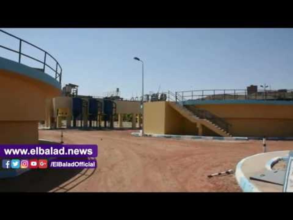 صدى البلد | محافظ أسوان يفاجئ العاملين بمشروع إ...