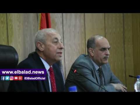 صدى البلد | محافظ أسوان يوجه بتنفيذ قرارات مجلس المحافظين بشأن القمح .