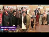 صدى البلد | محافظ المنيا يفتتح معرض للمنتجات اليدوية بمكتبة مصر ضمن احتفالات العيد الوطني