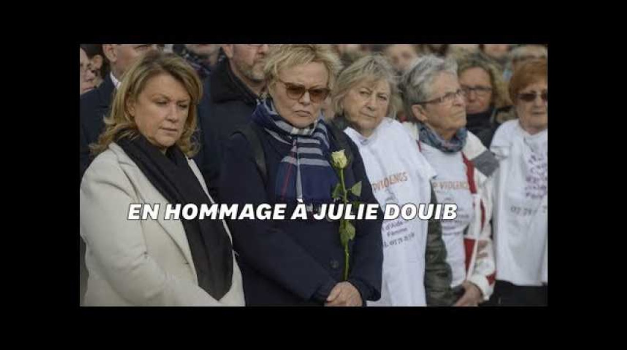 L'hommage de milliers de personnes dont Muriel Robin à Julie Douib, tuée par son ex-compagnon