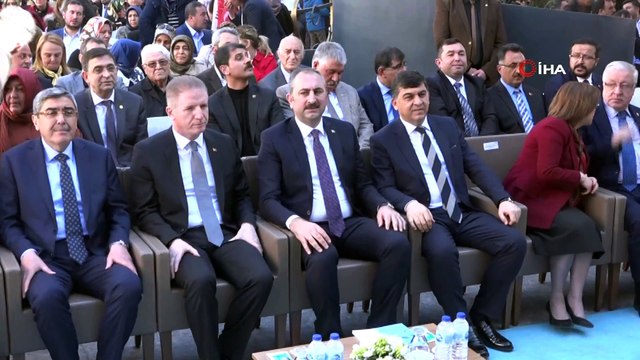 Bakan Gül, Fatma Şahin’in SKM açılışına katıldı