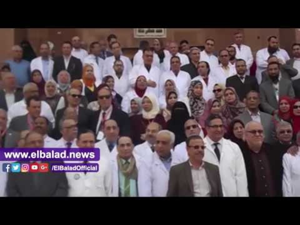 صدى البلد | وقفة اجتجاجية  بطب المنصورة اعتراضا على توصية مجلس النواب بعزل رئيس الجامعة