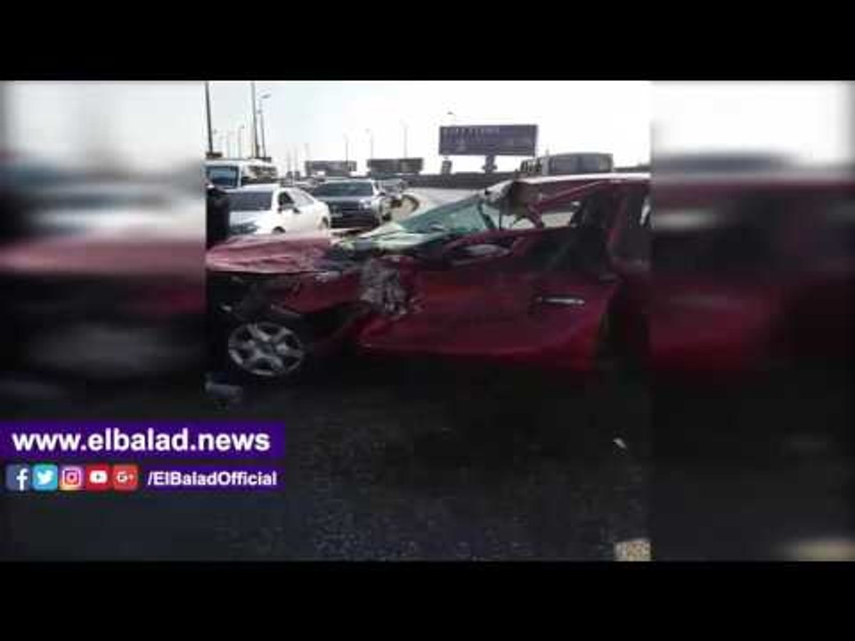 صدى البلد | صادم بين 4 سيارات يصيب كوبري أكتوبر بالشلل