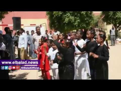 صدى البلد | محافظ اسوان يتفقد الأنشطة بمدرسة إبتدائى بكوم أمبو