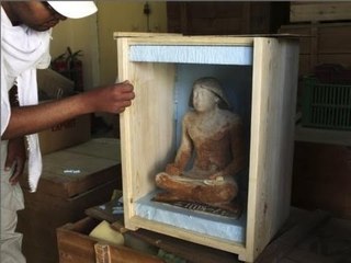 شاهد اثار مصرية تم ضبطها قبل تهريبها خارج البلاد