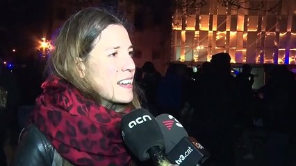 Uns 300 antifeixistes protesten davant l'acte de Vox a Salt