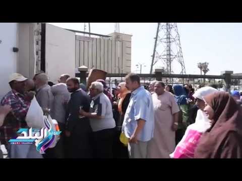 صدى البلد | طوابير أمام منافذ الداخلية والقوات المسلحة والتموين بميدان الجيزة