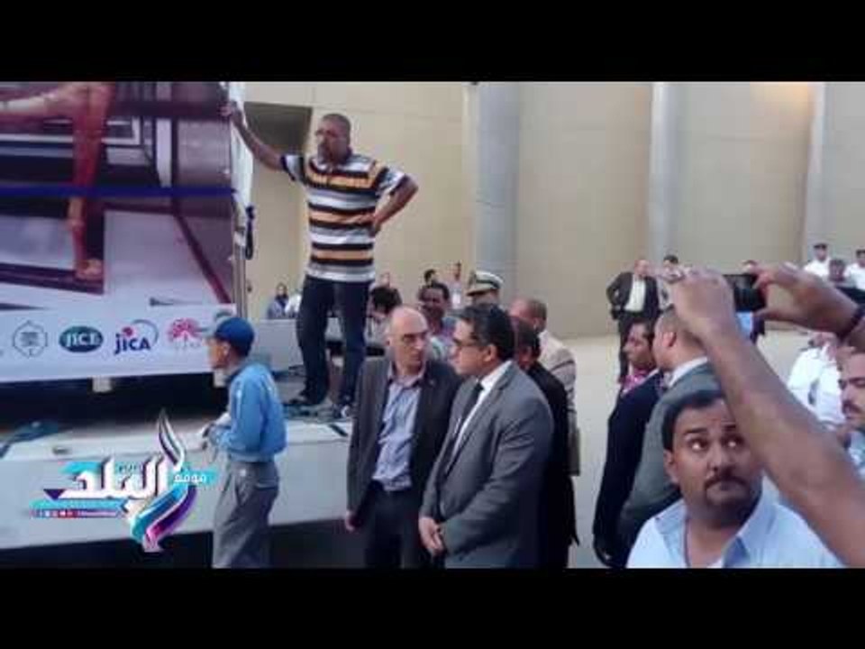 صدى البلد | وصول سرير الملك توت عنخ آمون وعجلته...