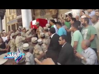 Download Video: صدى البلد |  شاهد..لحظة خروج جثمانى شهيدى الواحات البحرية من مسجد بالمنصورة الصور